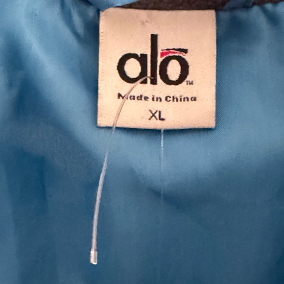 ALO Yoga Womens Blue
Quilted Puffer Vest Size XL
Athleisure Outdoor Gorpcore
NWT - Picture 5 of 8